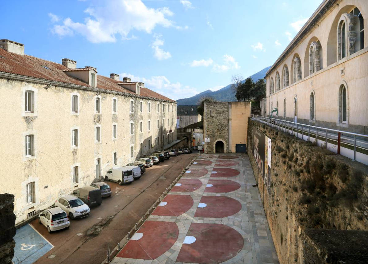 Place intérieure de la citadelle