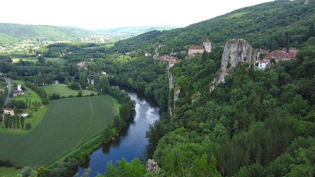 The village with the river Lot