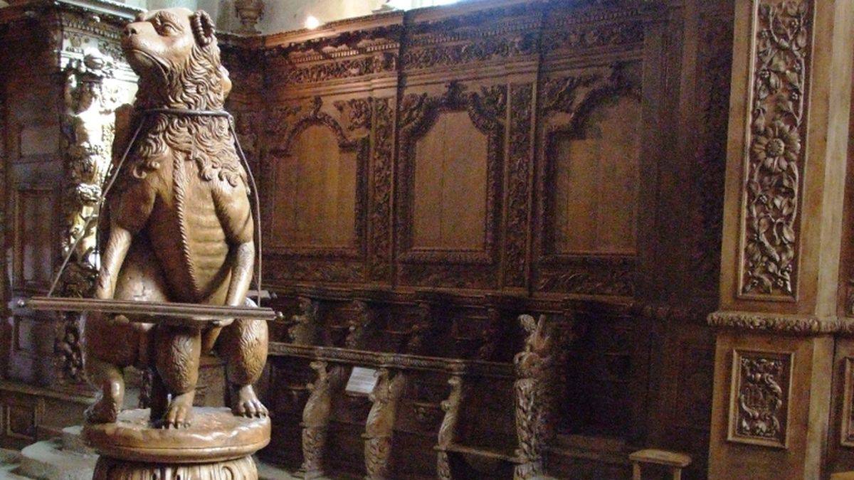 The wooden decoration