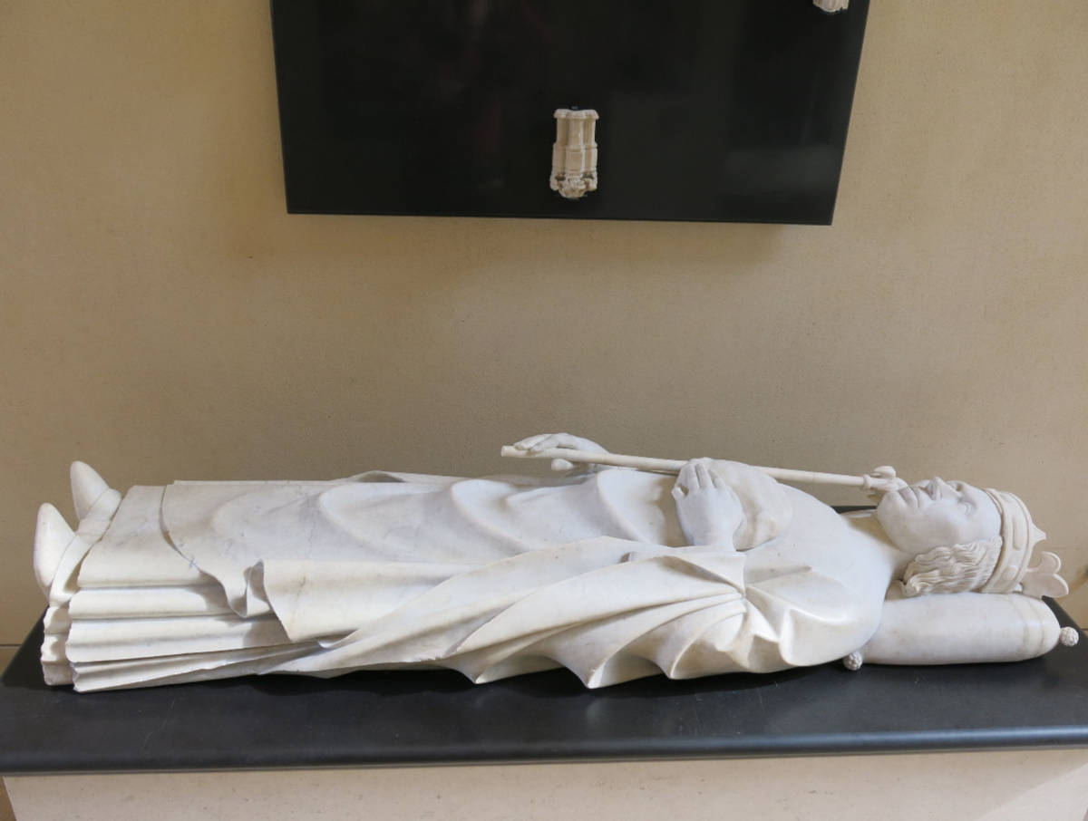 Gisant des entrailles de Charles V au Louvre