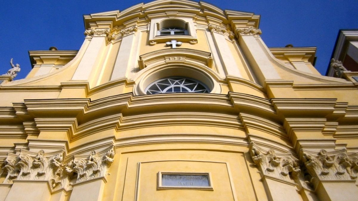 The façade