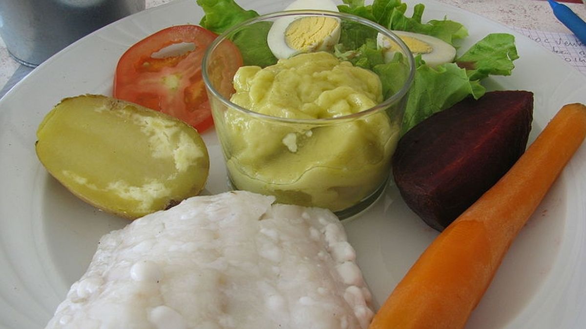 A small aioli with vegetables