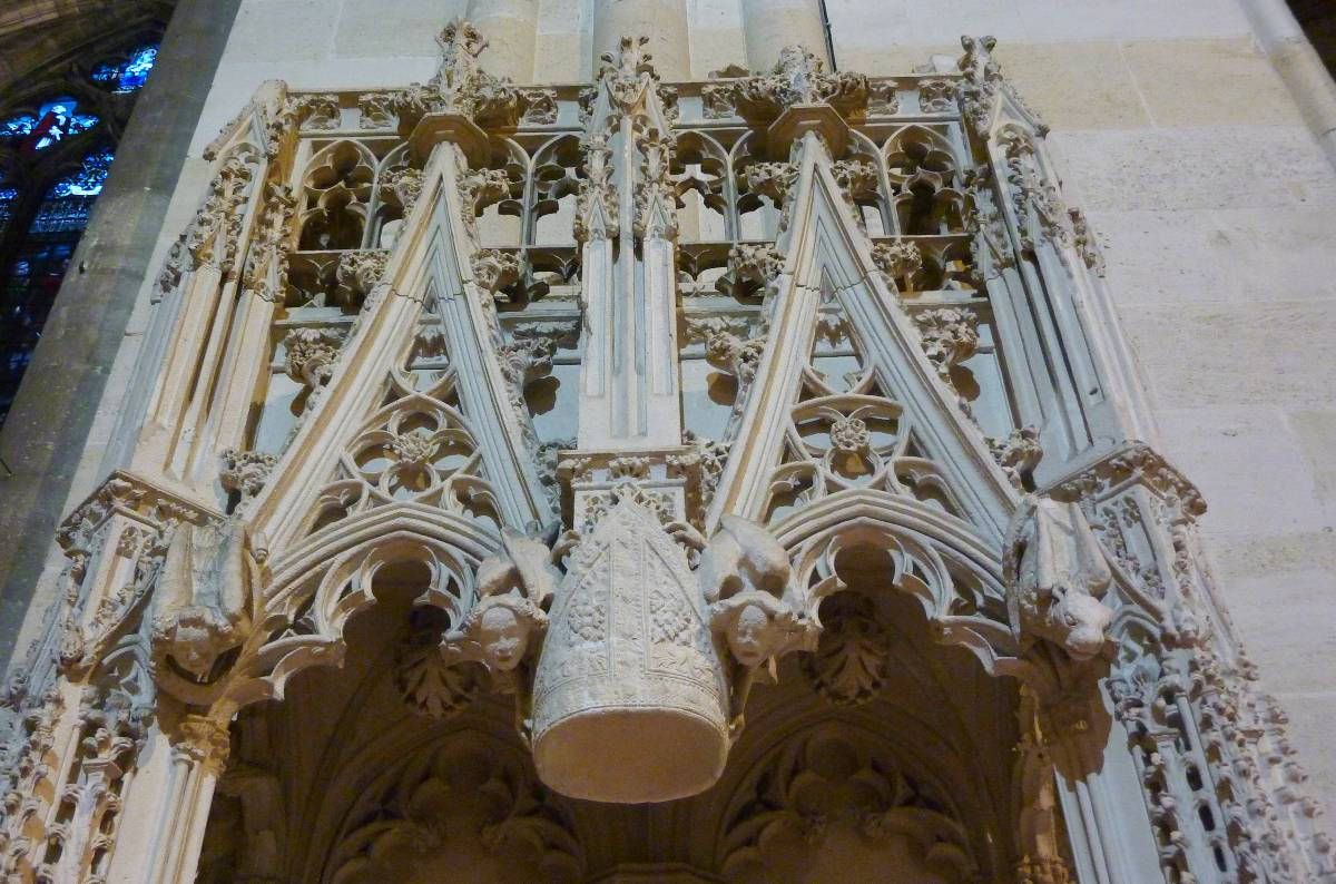 Détail du siège épiscopal