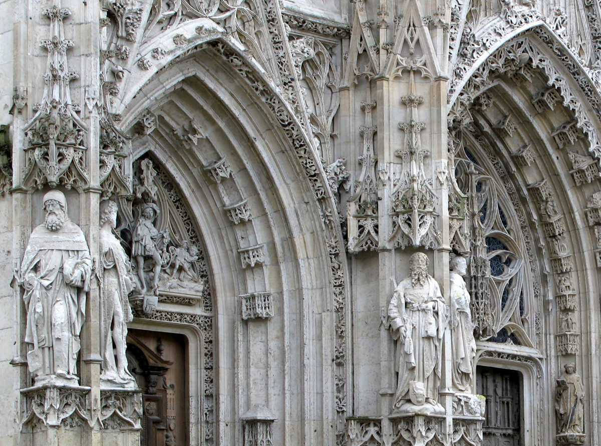 Le portail de la collégiale