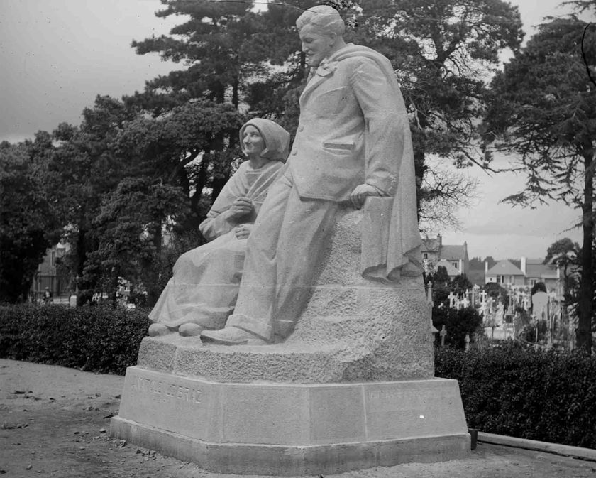Monument à A. Le Braz et M. Philippe