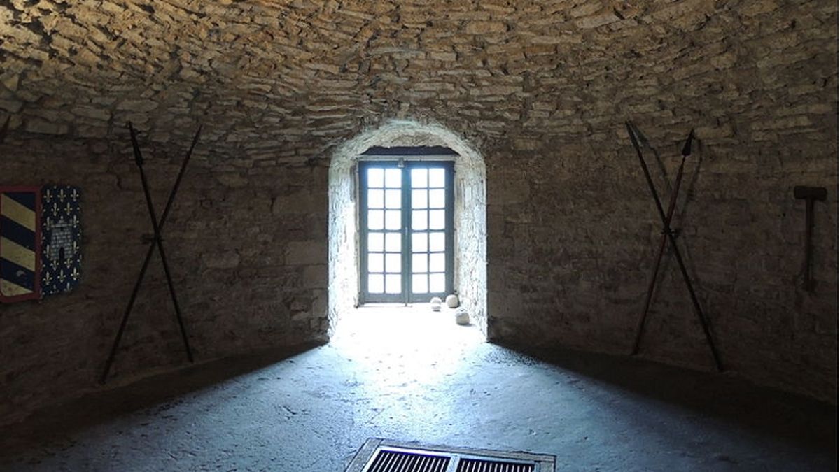 Couches, the Justice tower