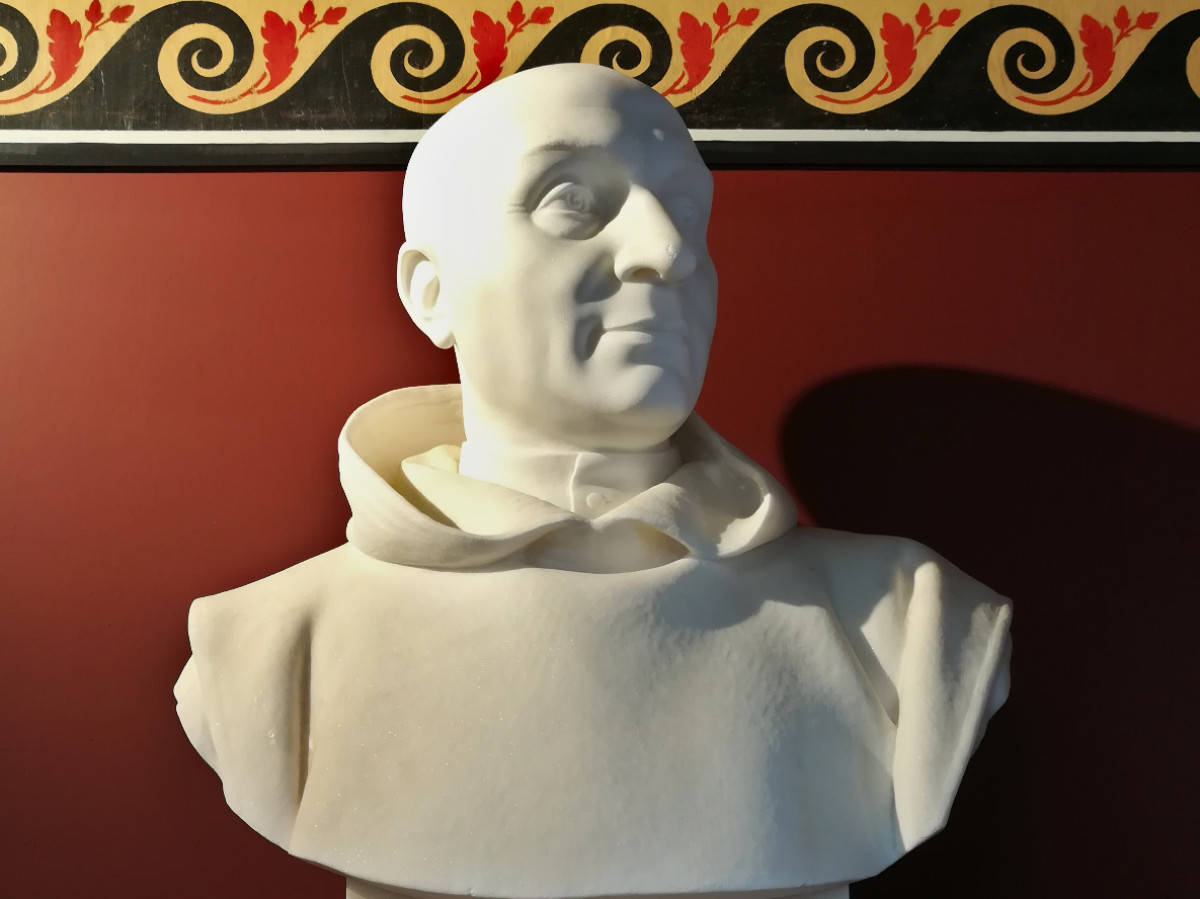 Salle du Jeu de paume : buste de Dom Gerle