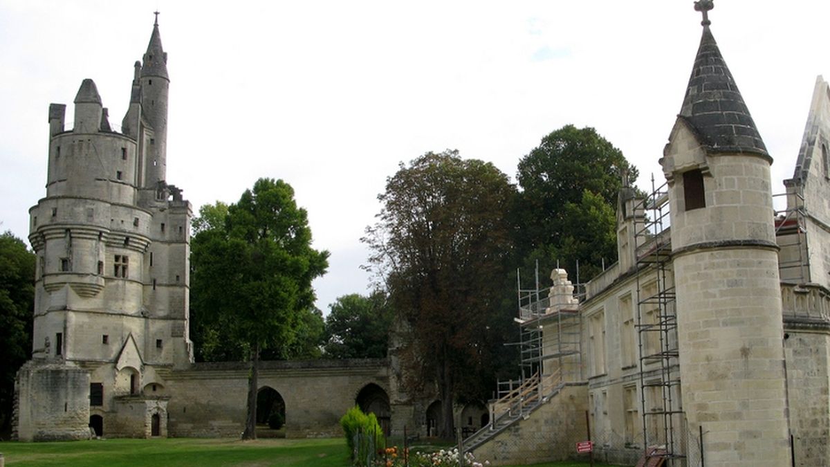 The keep and the dwelling house