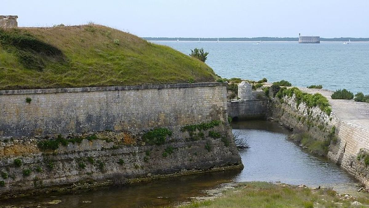 Ramparts near the fort de la Rade