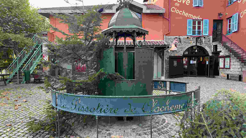 Pissotière de Clochemerle