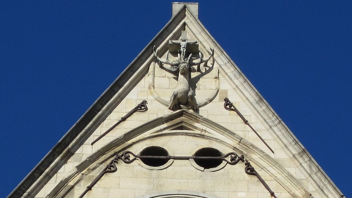 Le cerf tout en haut de Saint-Eustache
