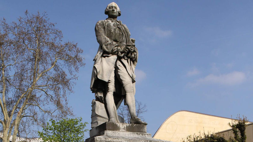 Statue de C. Bourgelat